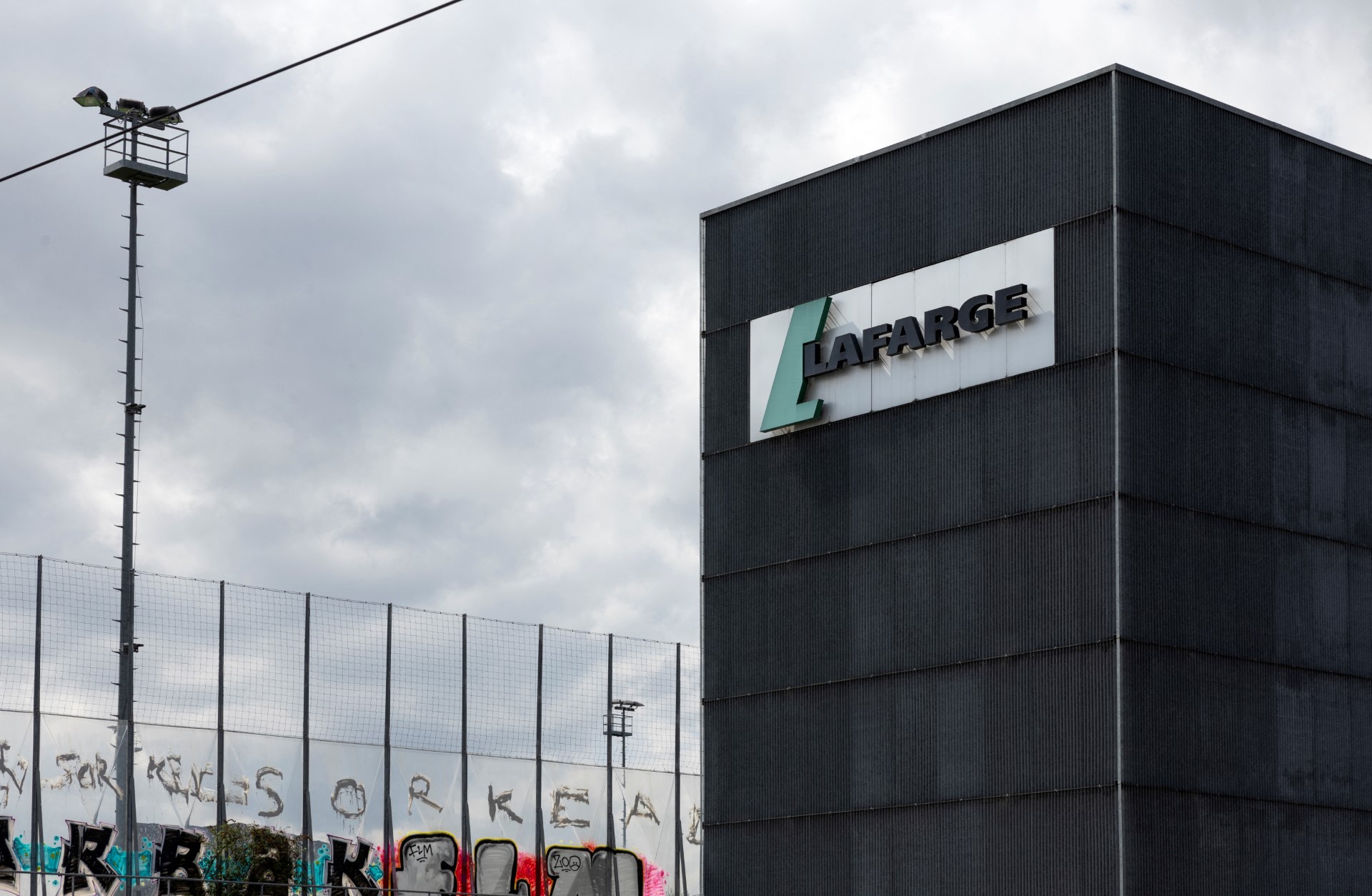 Condamnation de Lafarge pour financement du terrorisme : un mauvais coup pour les entreprises françaises, et voici pourquoi