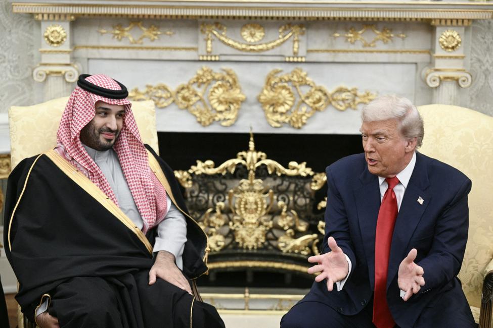 Donald Trump rencontre Mohammed ben Salmane, dans le Bureau ovale de la Maison Blanche à Washington, le 18 novembre 2025.