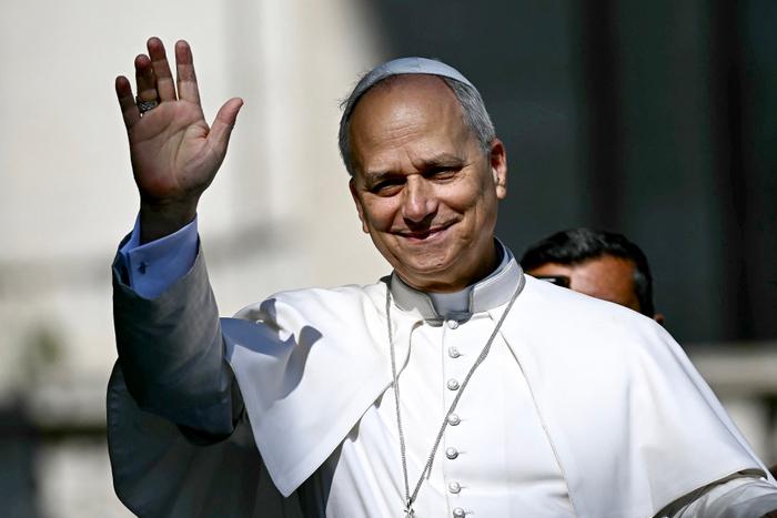 Le pape Léon XIV lors de son audience générale hebdomadaire sur la place Saint-Pierre au Vatican, le 6 août 2025.