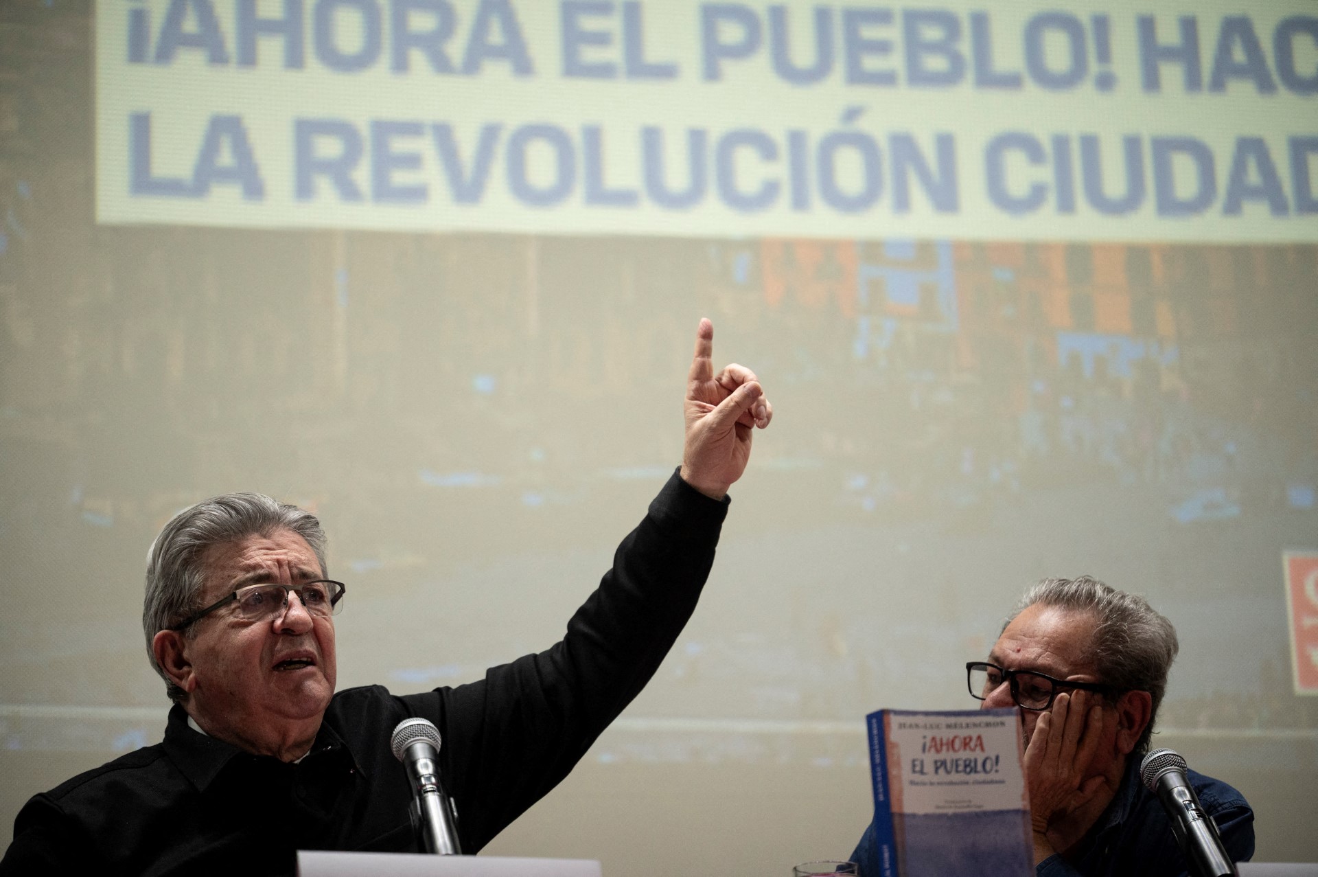 « Ah non, pas ma p'tite maison ! » : pour Mélenchon, l'abolition de la propriété privée va jusqu'au pavillon de banlieue