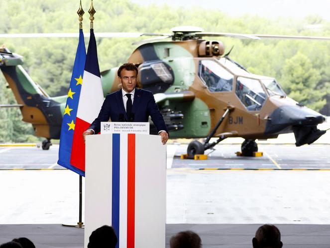 Emmanuel Macron armée AFP