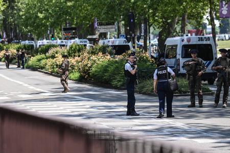 Des policiers et des chasseurs alpins, près des Jardins de l'Europe à Annecy (image d'illustration). 
