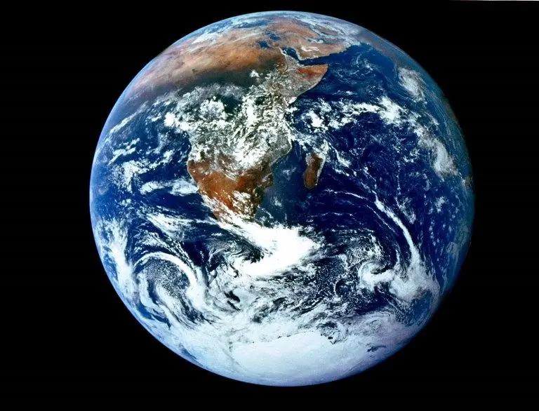 Certains scientifiques pensent que les premières formes de vie sur Terre ont peut-être peint notre planète dans des tons de violet