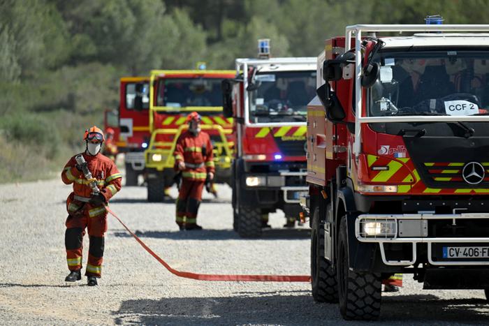 Les Marins-Pompiers de Marseille lors d'un exercice simulant un incendie à grande échelle, le 8 juin 2023. (image d'illustration)