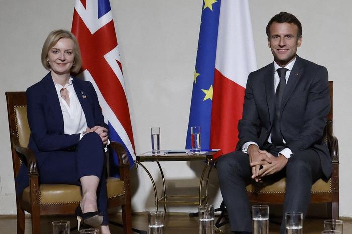 Emmanuel Macron Liz Truss AFP