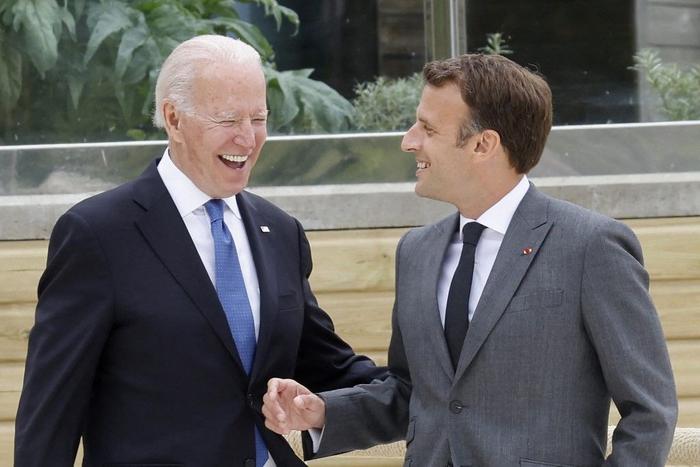 Joe Biden Emmanuel Macron AFP