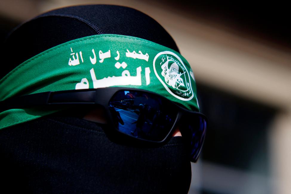 Un manifestant porte un bandeau du Hamas, le 16 août 2025. (Image d'illustration)