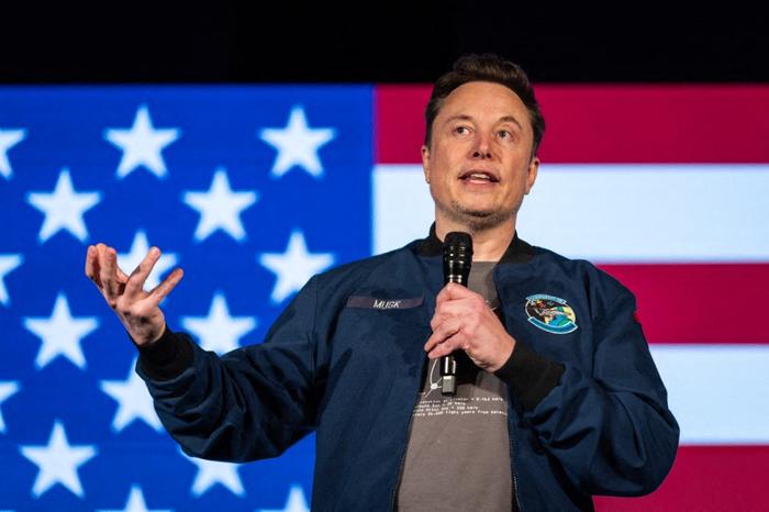 Elon Musk, fondateur de SpaceX et Tesla, s'exprime lors d'une réunion publique organisée par America PAC le 26 octobre 2024 à Lancaster, en Pennsylvanie.