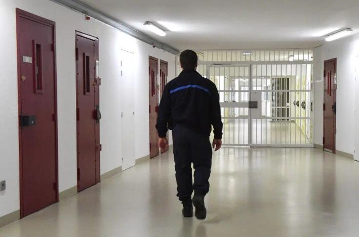 En août 2024, le Parquet national antiterroriste a 5 procédures en cours ciblant l'ultradroite ; zéro contre l'ultragauche, les écoterroristes, etc.