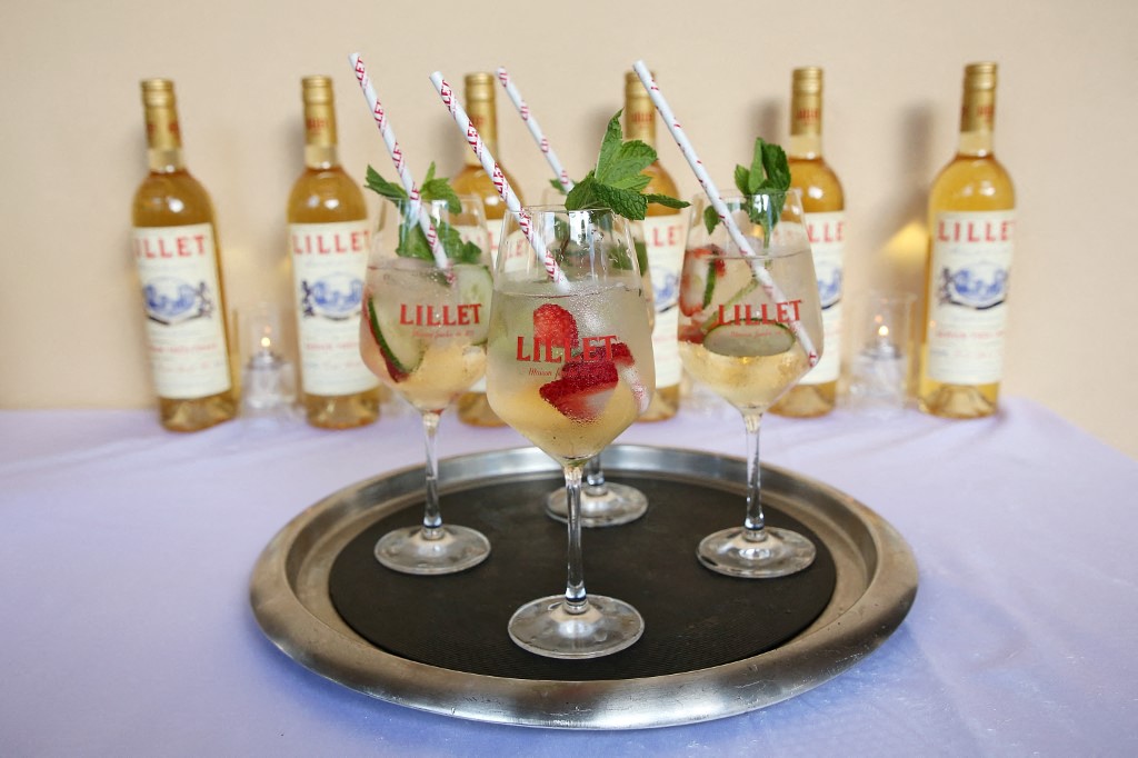 Oubliez le limoncello ! Comment le Lillet est devenu la boisson fruitée de l'été