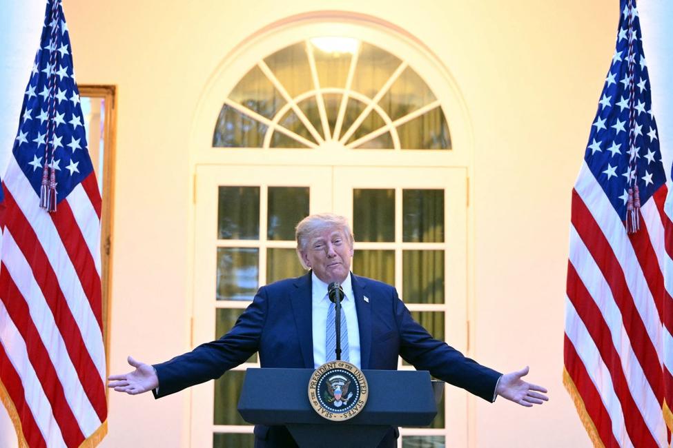Le président américain Donald Trump prend la parole lors d'un dîner dans la roseraie de la Maison Blanche, à Washington, D.C., le 17 septembre 2026.