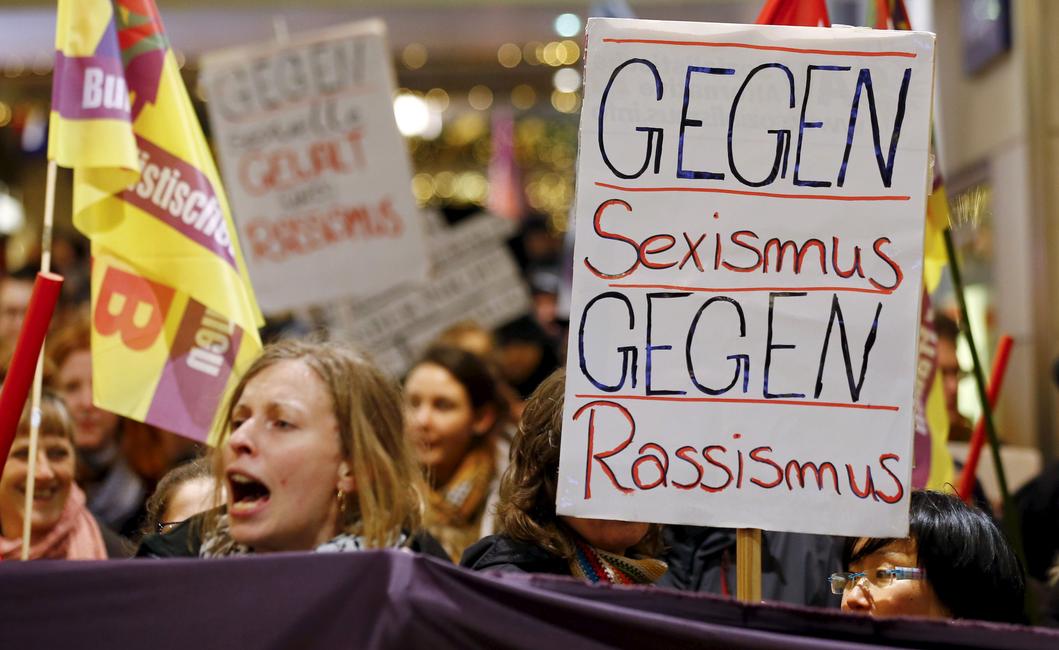 Manifestation à Cologne contre le sexisme et le racisme.