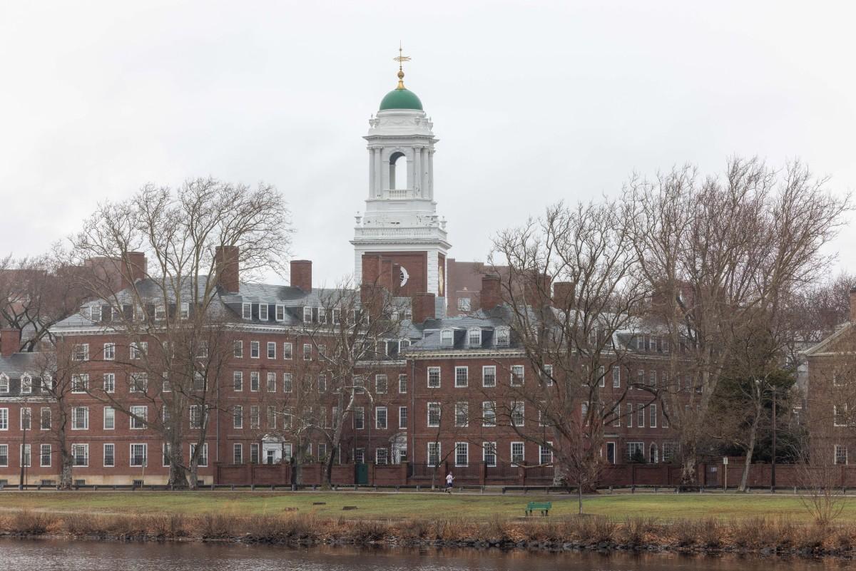 L’administration Donald Trump a annoncé lundi qu’elle envisageait de priver la prestigieuse université Harvard d’environ 9 milliards de dollars de subventions fédérales