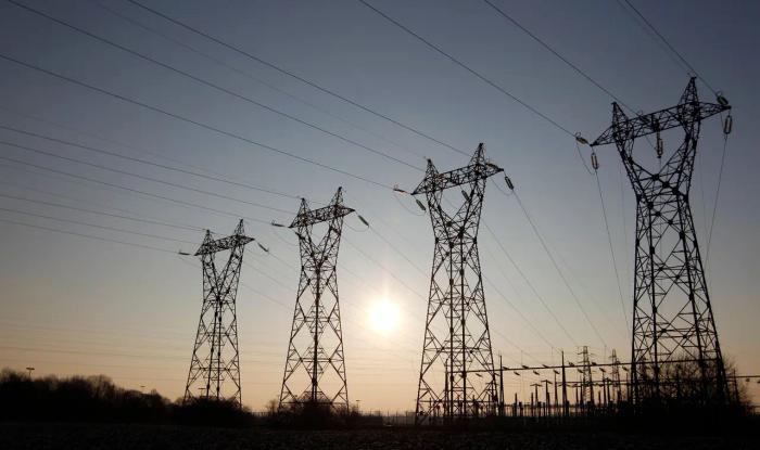 Les Français n’ont probablement aucune idée de l’épouvantable densité de pylônes, de lignes électriques, de candélabres éoliens et autres auxiliaires techniques avec laquelle on s’apprête à les contraindre de vivre dans un confort énergétique de surcroît précaire.