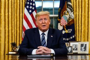 Donald Trump s'adresse à la nation depuis le bureau ovale à Washington, DC, le 11 mars 2020.
