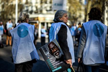 Dans les rues de Lyon, une manifestation de catholiques hostiles à la loi sur la fin de vie 