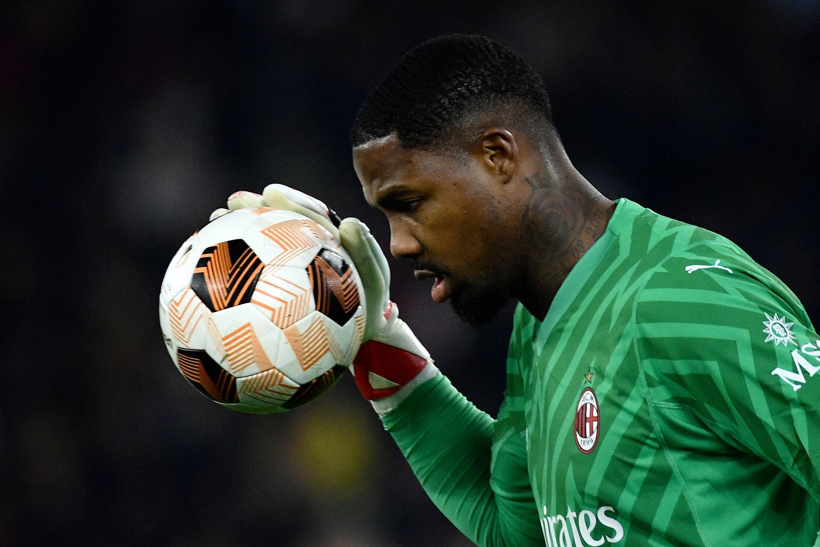 Mike Maignan olympic stadium AC milan AFP