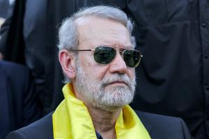 Ali Larijani, assistant ici à une cérémonie en hommage à la mort du leader du Hezbollah Hassan Nasrallah