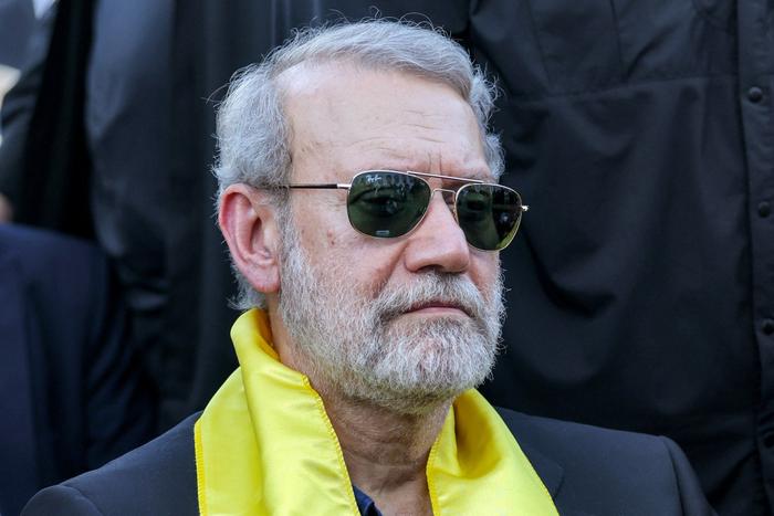 Ali Larijani, assistant ici à une cérémonie en hommage à la mort du leader du Hezbollah Hassan Nasrallah