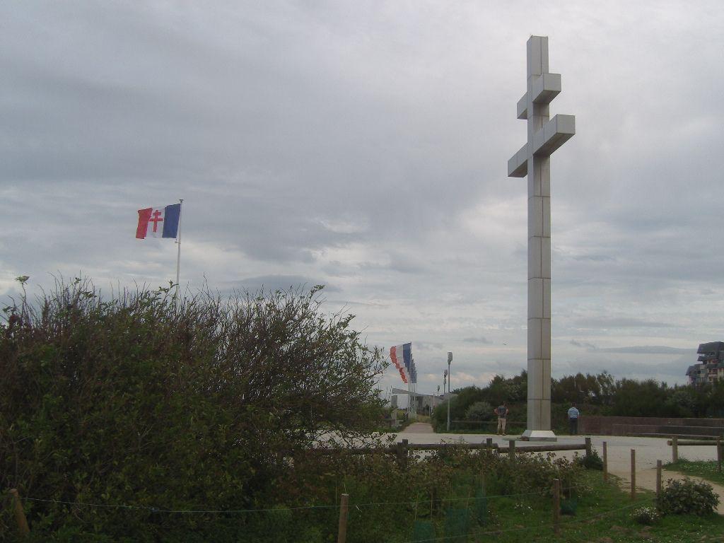 Graye-sur-Mer - croix de Lorraine commémorant le retour du général de Gaulle en France, le 14 juin 1944