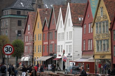 Une vue des bâtiments du site de Bryggen à Bergen, classé au patrimoine mondial, en Norvège.