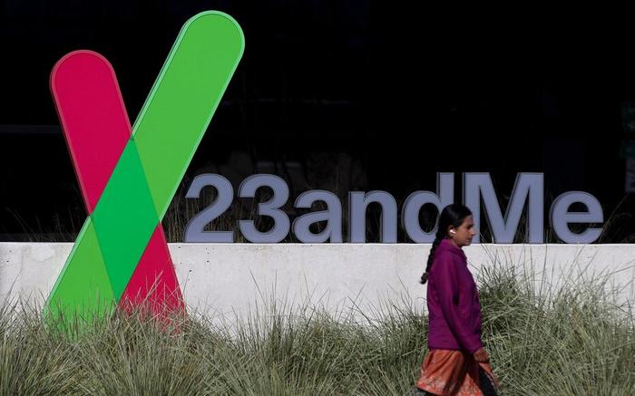 23andMe, entreprise américaine pionnière en matière de tests génétiques, a déposé le bilan et cherche un repreneur deux ans après que des pirates ont eu accès à des millions de profils.