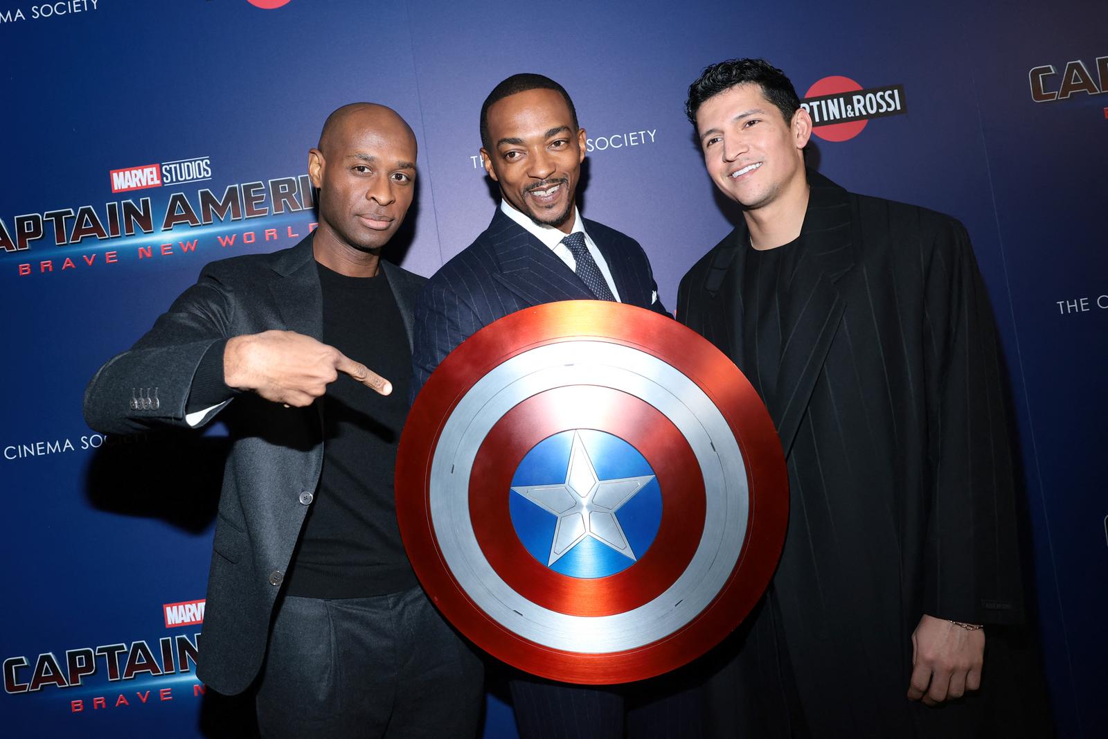 Julius Onah, Anthony Mackie et Danny Ramirez assistent à la projection new-yorkaise de « Captain America : Brave New World » le 13 février 2025 à New York.