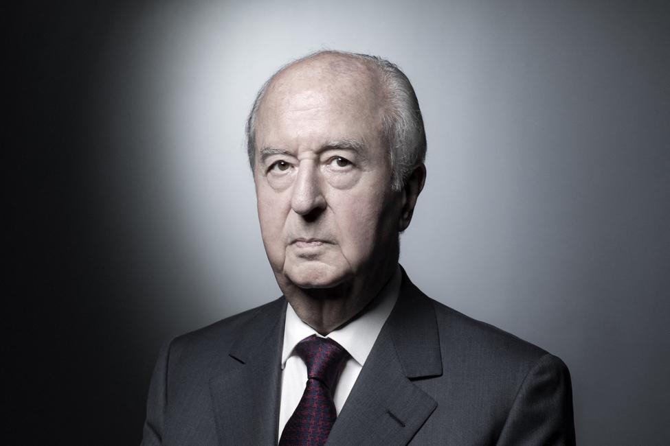 L'ancien Premier ministre français Édouard Balladur pose lors d'une séance photo à Paris, le 4 juin 2018.