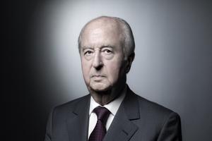 L'ancien Premier ministre français Édouard Balladur pose lors d'une séance photo à Paris, le 4 juin 2018.