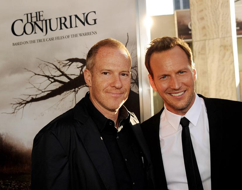 Toby Emmerich, président et directeur de l’exploitation de New Line Cinema et l’acteur Patrick Wilson arrivent à l’avant-première du film « Conjuring : Les Dossiers Warren » de Warner Bros. au Cinerama Dome le 15 juillet 2013 à Los Angeles, en Californie.
