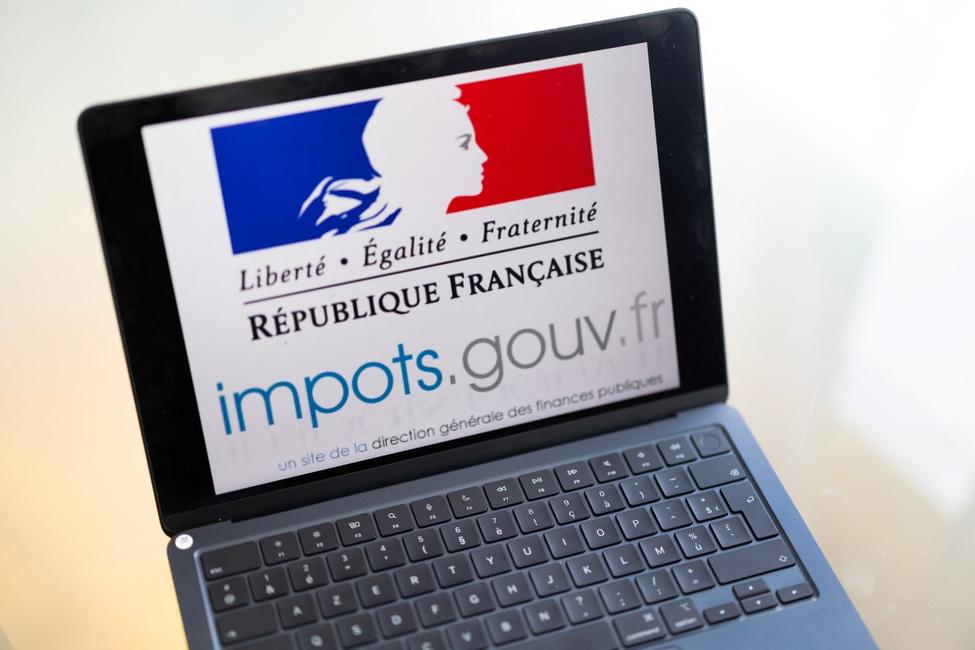 Le site web des impôts, affiché sur un écran d'ordinateur portable.
