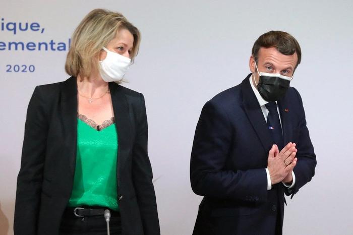 Barbara Pompili Emmanuel Macron convention citoyenne pour le climat AFP