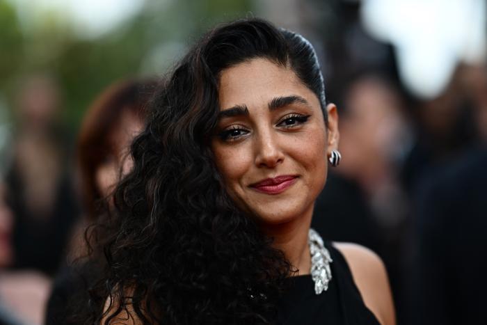 L'actrice iranienne Golshifteh Farahani arrive à la projection du film « La Plus Précieuse des Marchandises » lors de la 77e édition du Festival de Cannes, le 24 mai 2024.