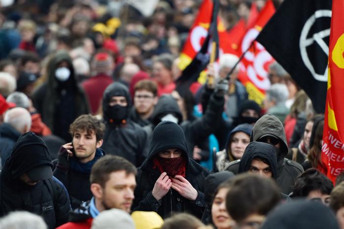 Des étudiants et militants d'extrême gauche manifestent le 15 mars 2018 à Nantes