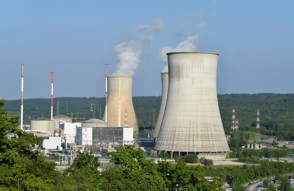 Cette photo, prise le 6 mai 2022, montre la centrale nucléaire belge de Tihange, près de Huy, dans la province de Liège, en Belgique.