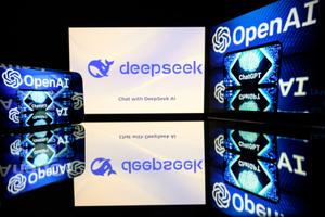 Les logos de ChatGPT et d'OpenAI.