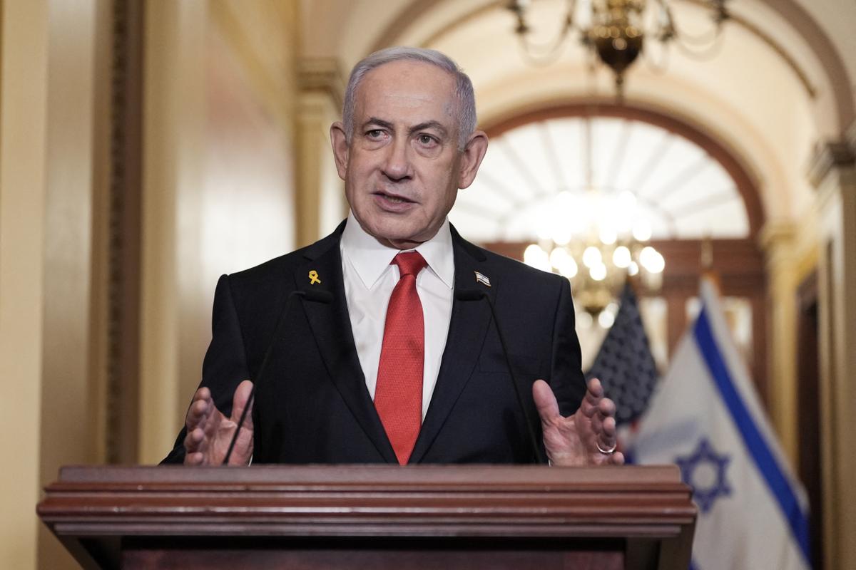 Le Premier ministre israélien Benyamin Netanyahou s'adresse à la presse au Capitole américain après sa rencontre à huis clos avec le président de la Chambre des représentants américain Mike Johnson, à Washington, le 7 février 2025.
