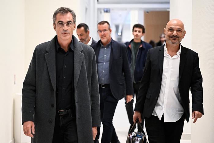 Raphaël Enthoven et Richard Malka, son avocat, à leur arrivée au tribunal : "Ils sont déjà là, les antisémites, ou on est les premiers ?"