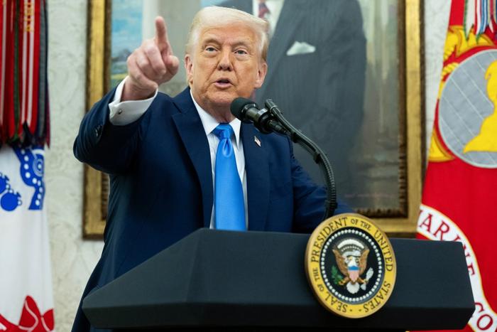 Le président américain Donald Trump, dans le bureau ovale de la Maison Blanche à Washington, DC, le 28 mars 2025.