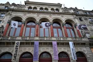 Après avoir été occupée par près de 400 migrants depuis le 10 décembre dernier, la salle de spectacle parisienne a été évacuée par les forces de l’ordre mardi 18 mars.