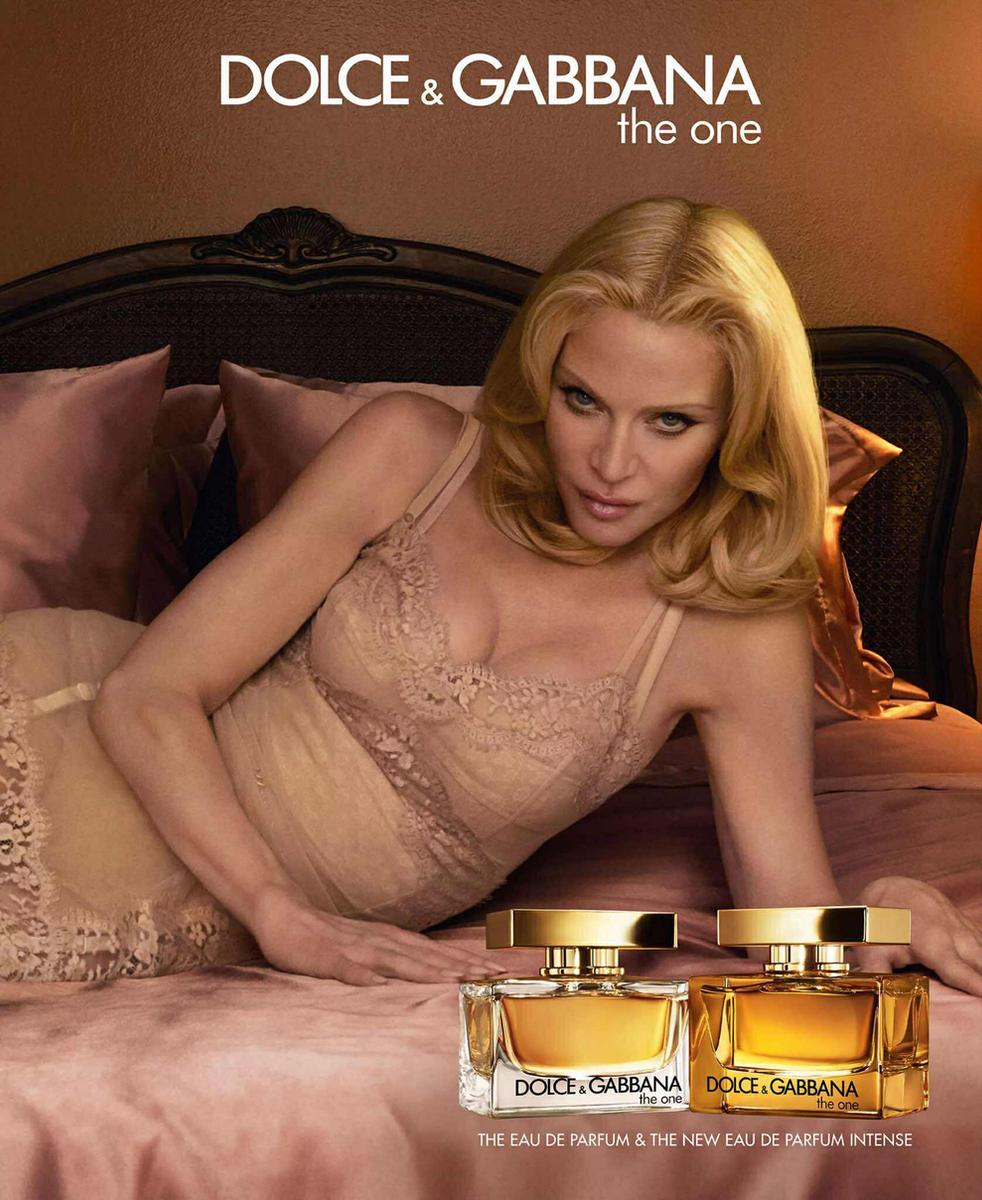 Sous la direction du photographe Mert Alas, Madonna revient sur le devant de la scène pour mettre en lumière la parfumerie Dolce & Gabbana.