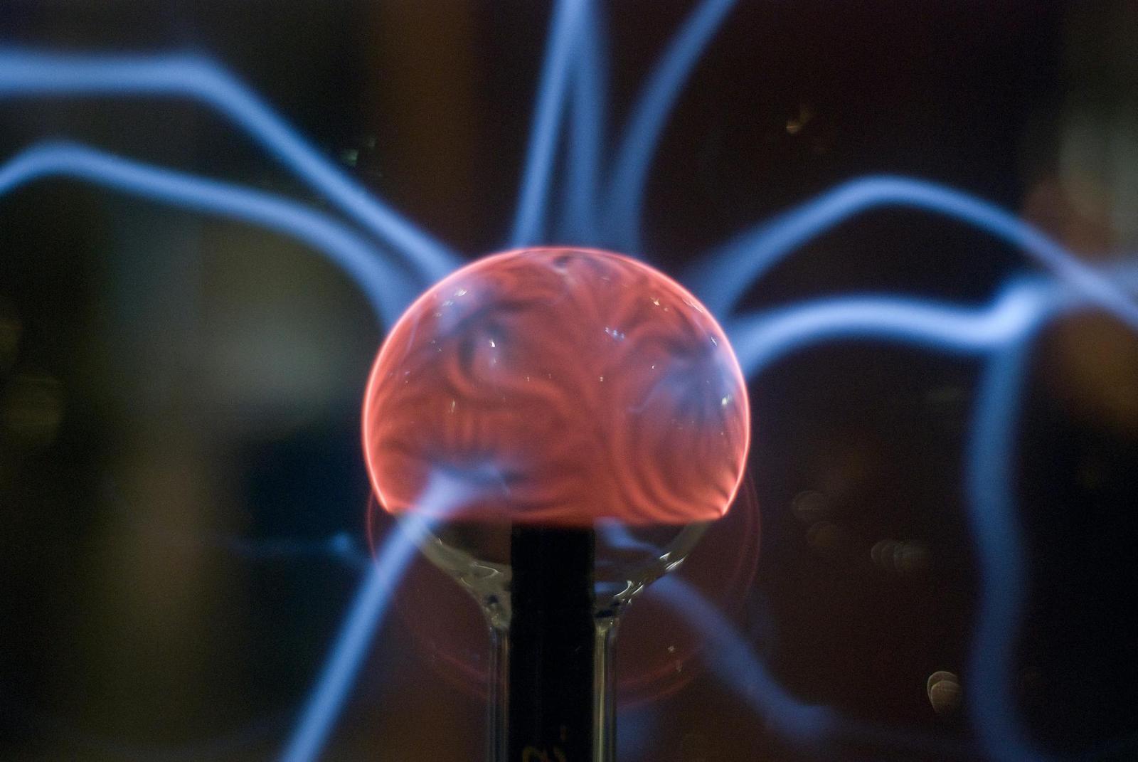 Les plasmas sont des outils essentiels pour de nombreux processus industriels, notamment dans l'industrie du silicium, celle du papier ou la soudure de précision.