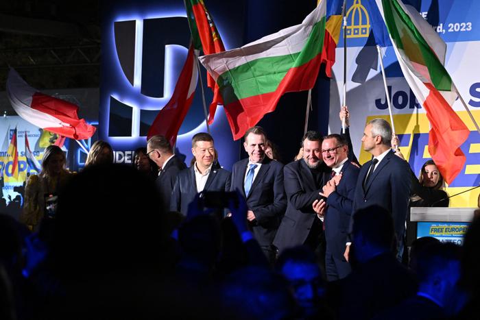 Les principaux membres d'Identité et démocratie réunis à Florence en 2023