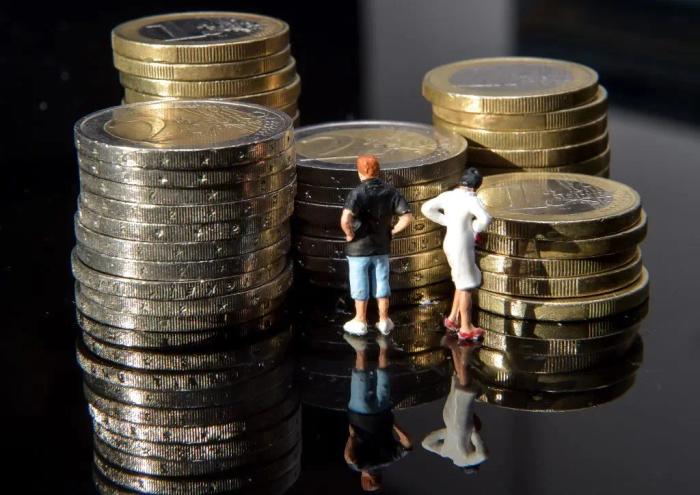 Pendant des années, les gouvernements successifs ont équilibré le modèle français en jouant sur deux leviers : d’un côté les impôts, de l’autre la croissance.