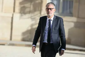 Olivier Faure, premier secrétaire du Parti socialiste (PS), arrive au palais de l'Élysée à Paris le 18 septembre 2026 pour rencontrer le président de la République française et discuter des conflits internationaux et de leurs conséquences en France.