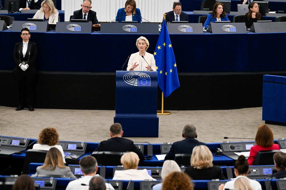 La présidente de la Commission européenne, Ursula von der Leyen, prononce un discours lors de son allocution annuelle en séance plénière du Parlement européen à Strasbourg, le 16 septembre 2026.