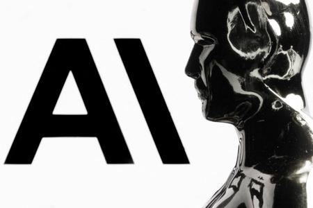 Un mannequin devant le logo de la société américaine de recherche et de sécurité en intelligence artificielle Anthropic, lors d'une séance photo à Paris. 