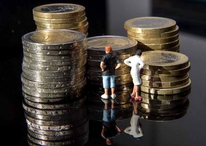 La dette française est un poids pour le budget et pour l'équilibre des finances publiques.