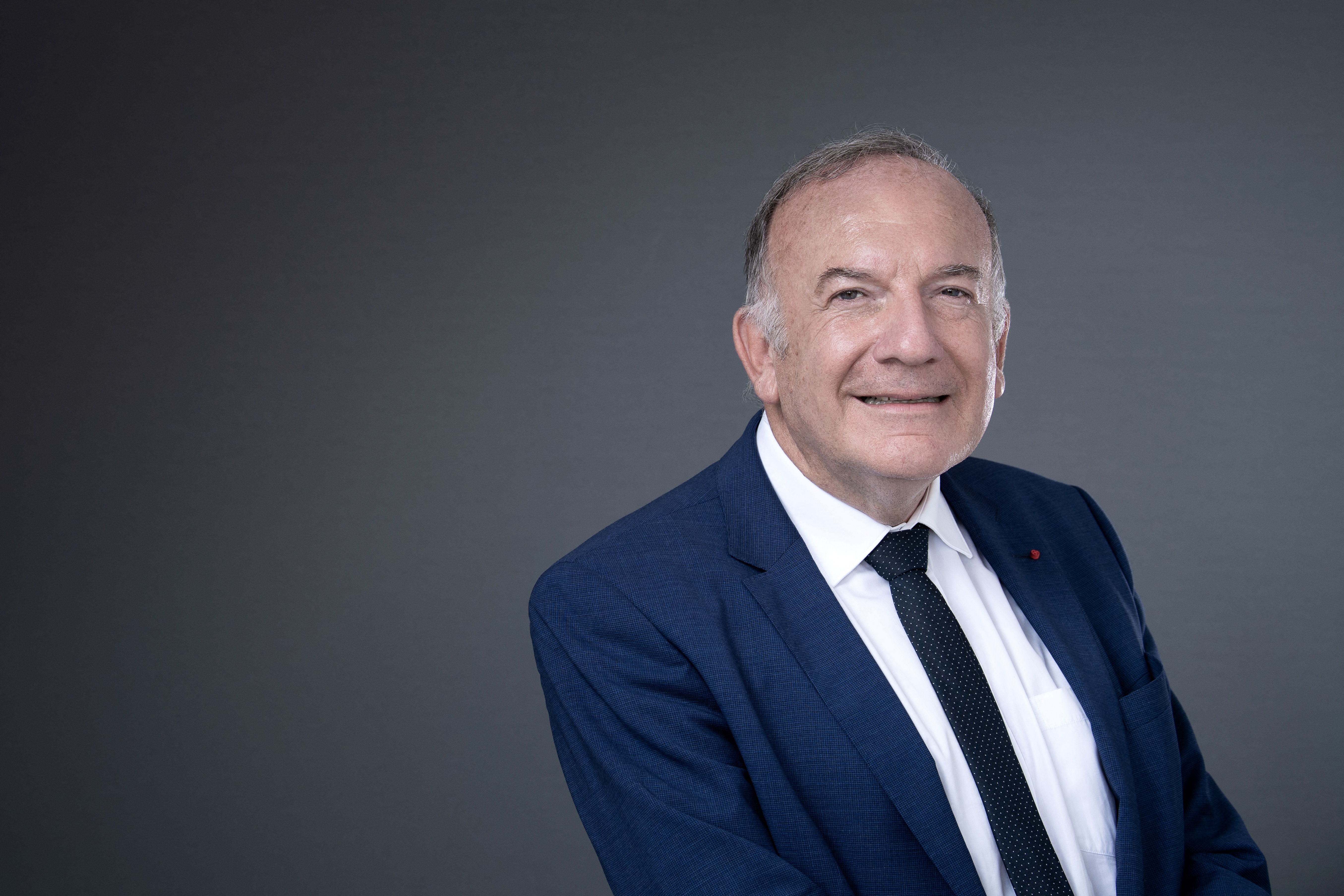 Baisser les dépenses publiques pour faire de la croissance, Pierre Gattaz veut que le patronat défende des réformes libérales