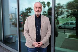 Jean-Marc Governatori, homme politique français, est engagé dans la campagne des municipales. 